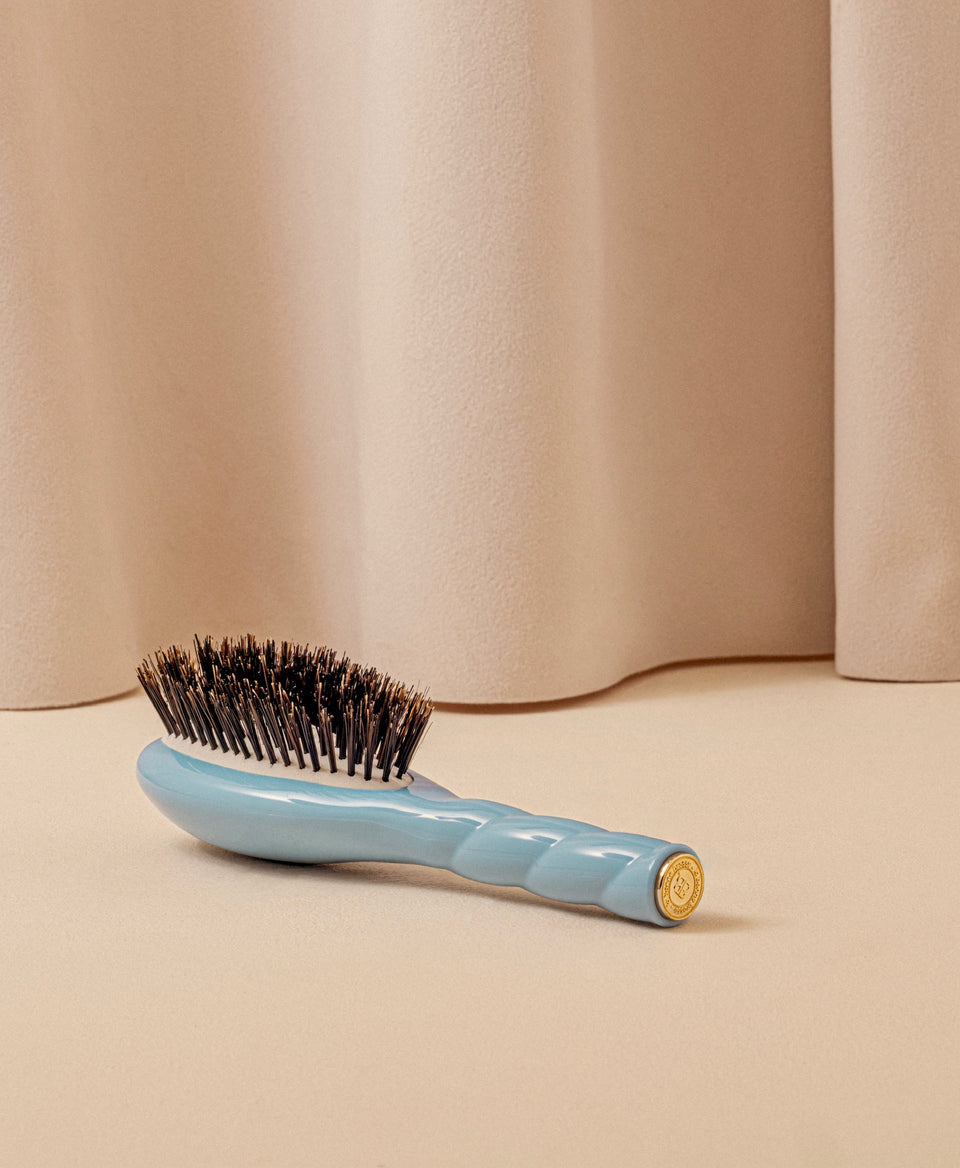 N.01 The Small Shine & Care Hair Brush The Universal Light Blue