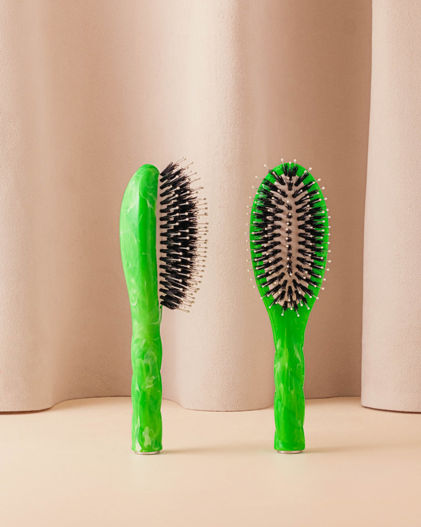 Roseanna x La Bonne Brosse N.03 La Petite Brosse Cuir Chevelu Sensible l'Indispensable Douceur Tie & Dye Vert