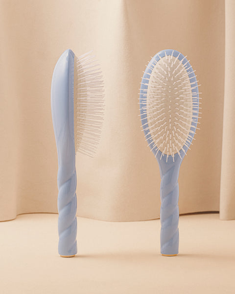 N.07 The Stimulating & Detangling Hairbrush The Intense Sky Blue - Image 1