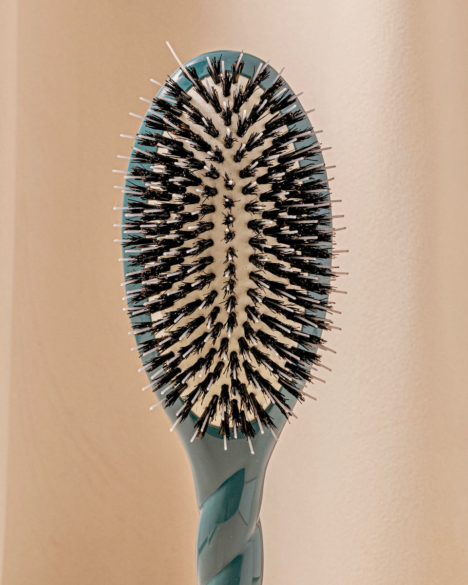 N.02 The Care & Detangling Hair Brush The Essential Blue