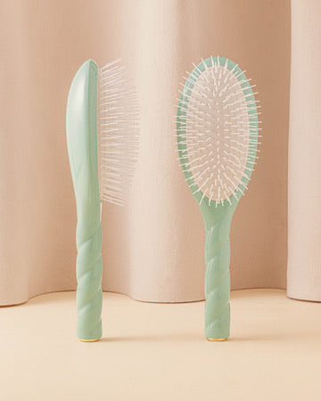Limited Edition N.07 The Detangling & Stimulating Hairbrush The Intense Lagoon Blue - Image 1