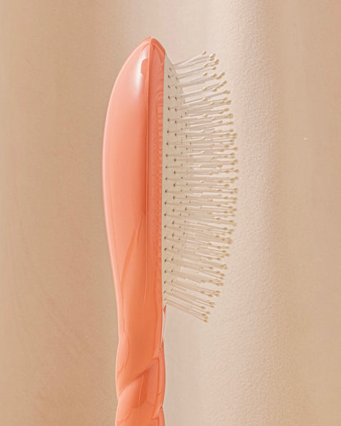 N.04 The Massaging Detangling HairBrush The Miracle Coral - Image 3