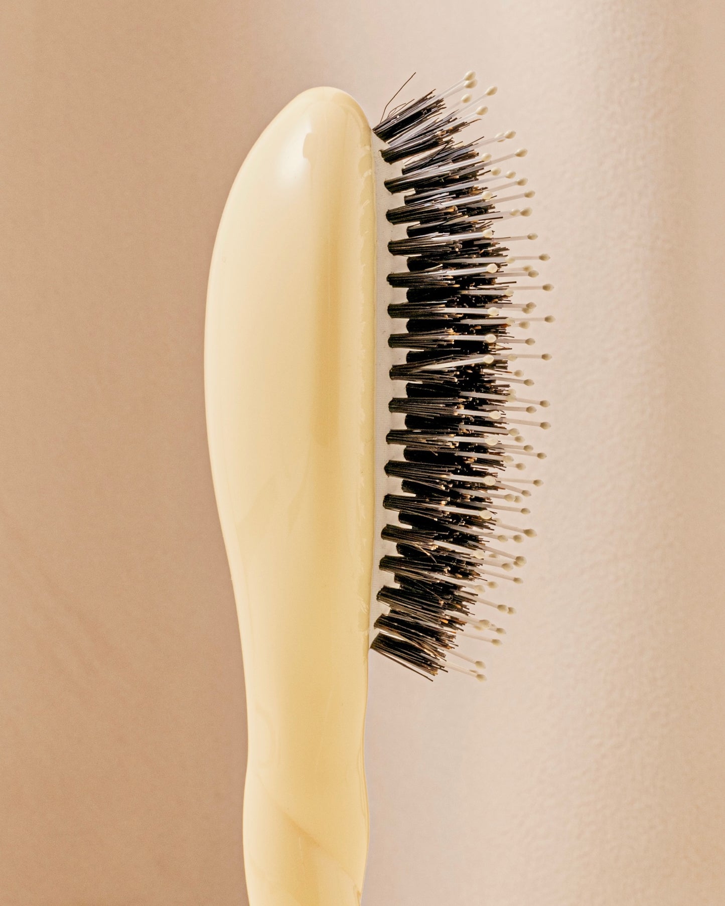 N.03 The Small Gentle Scalp Care Hair Brush THE ESSENTIAL Ivory Cair 