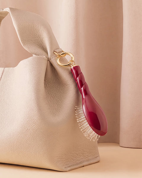 N.04 La Micro Brosse Démêlante & Massante La Miracle Rouge Cerise - Image 1