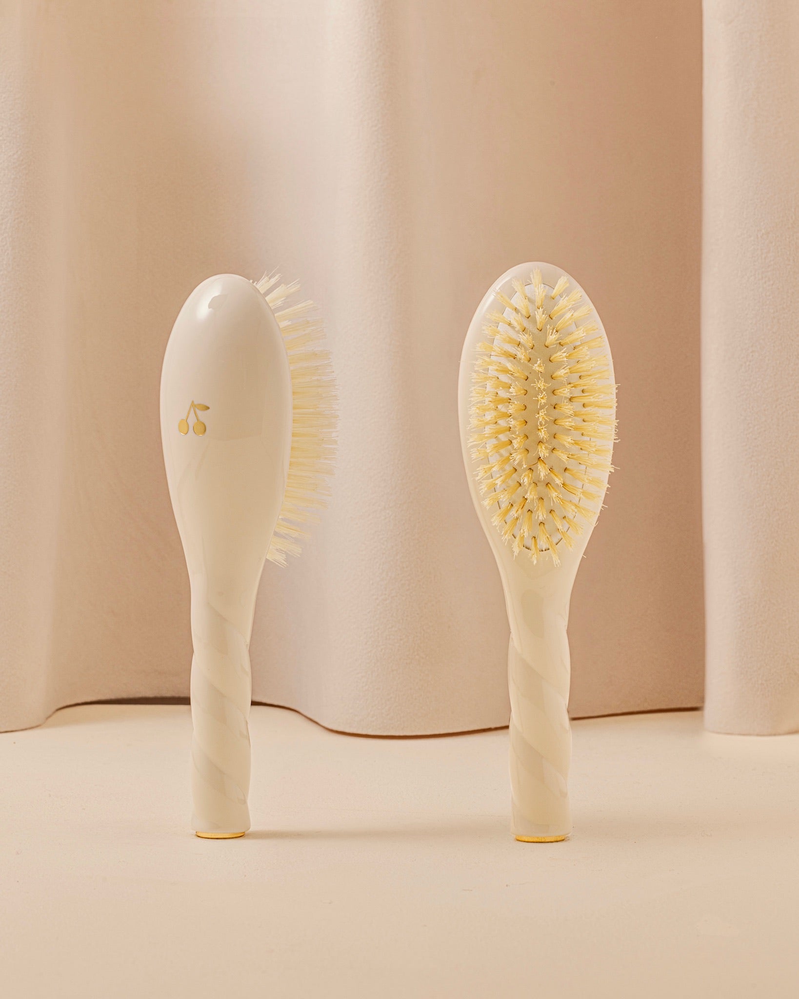 La Bonne Brosse x Bonpoint N.06: The Creamy White Baby Hairbrush