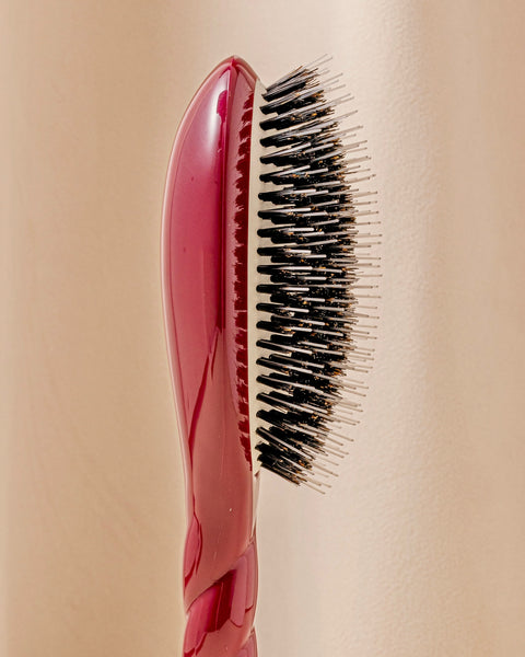 N.02 The Care & Detangling Hair Brush The Essential Cherry Red - Image 3