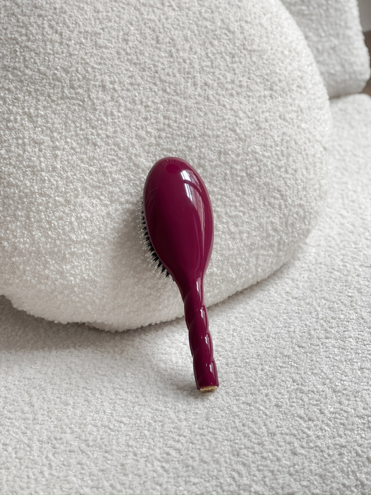 N.03 The Gentle Scalp Care Hair Brush THE ESSENTIAL SOFTNESS Cherry Red
