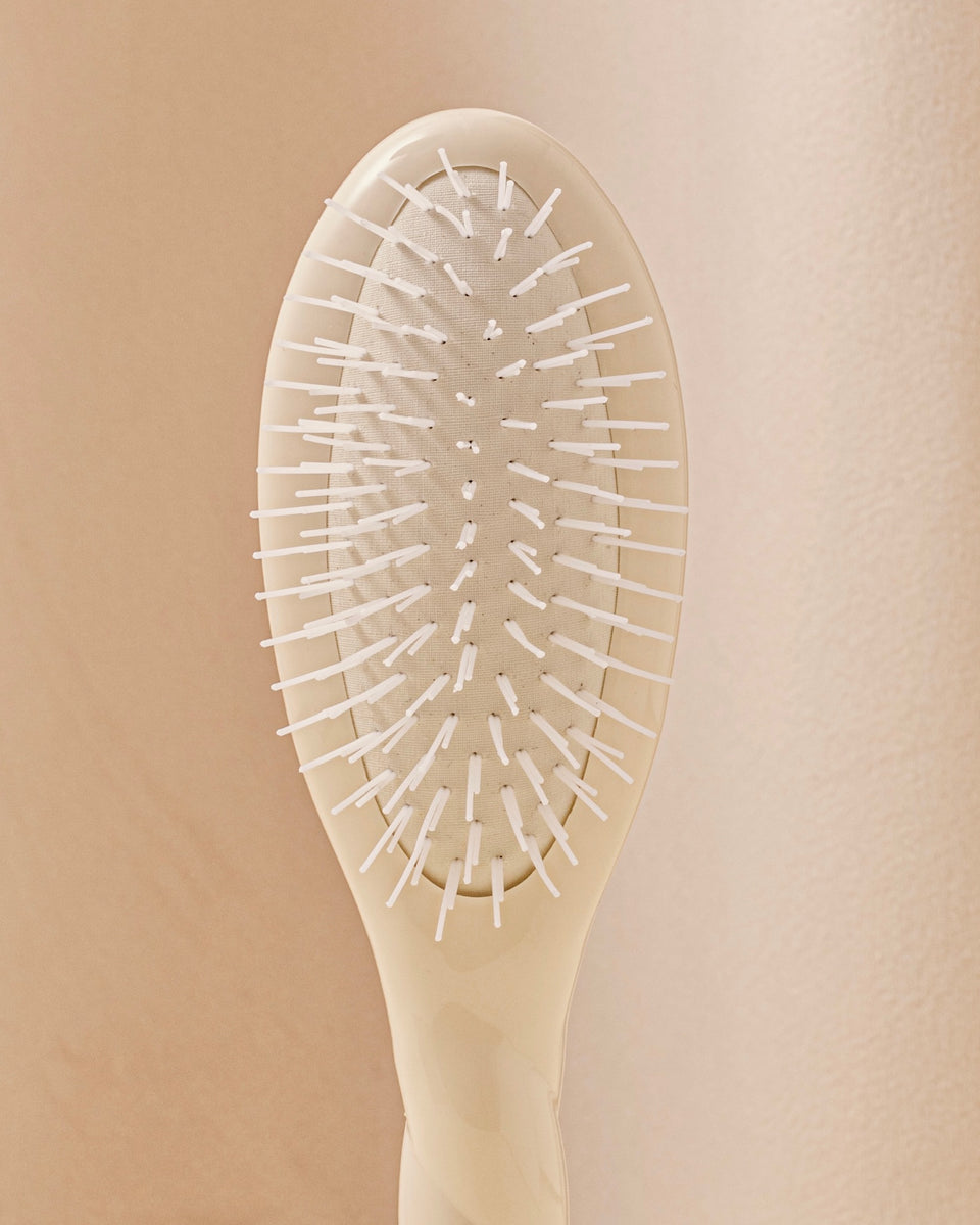 Duo: Small Brush and Creamy White Pouch