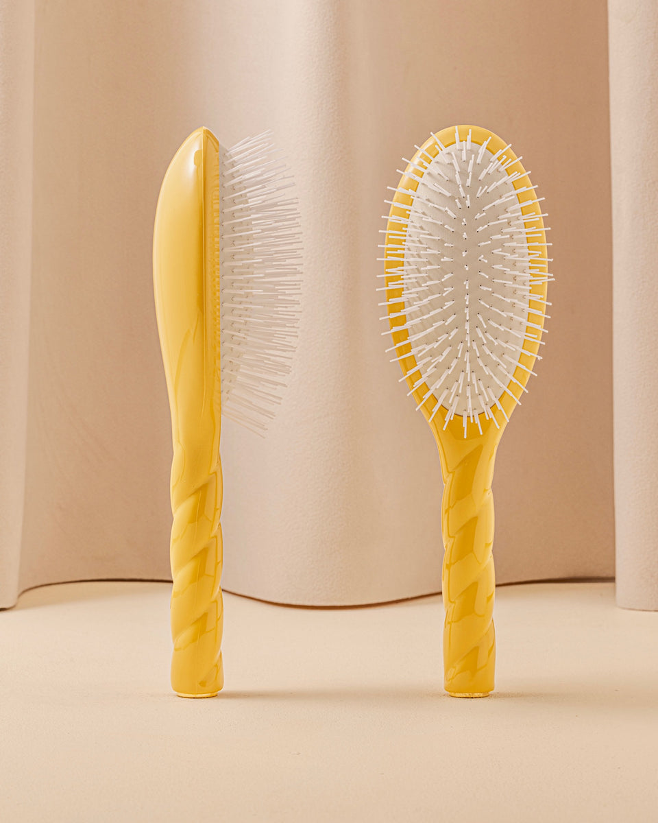 N.07 The Stimulating & Detangling Hair Brush THE INTENSE Saffron Yellow