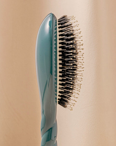 N.03 The Gentle Scalp Care Hair Brush THE ESSENTIAL SOFTNESS Blue - Image 3