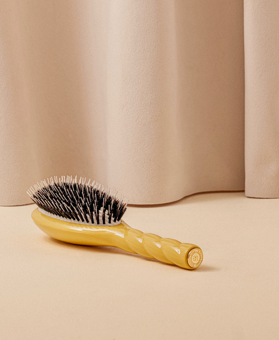 N.02 The Care & Detangling Hair Brush The Essential Saffron Yellow