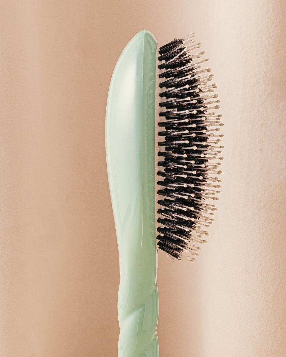 Limited Edition Lagoon Blue N.03 The Sensitive Scalp Hairbrush The Gentle Essential 