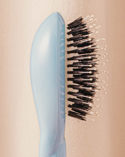 N.03 La Micro Brosse Cuir Chevelu Sensible l'Indispensable Douceur Bleu Ciel - Image 3