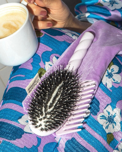 N.03 The Gentle Scalp Care Hair Brush THE ESSENTIAL SOFTNESS Pink - Image 2