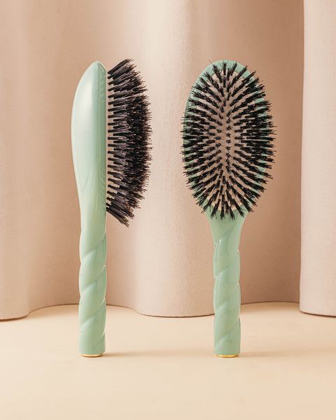 Duo: La Bonne Brosse and its Limited Edition Lagoon Blue Pouch - Image 3