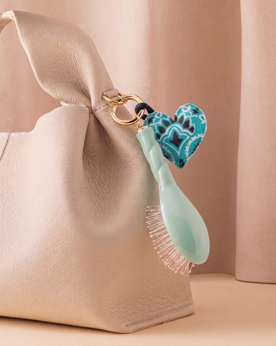 Call It By Your Name x La Bonne Brosse Duo : Micro Brush N.04 Lagoon Blue and its Charm