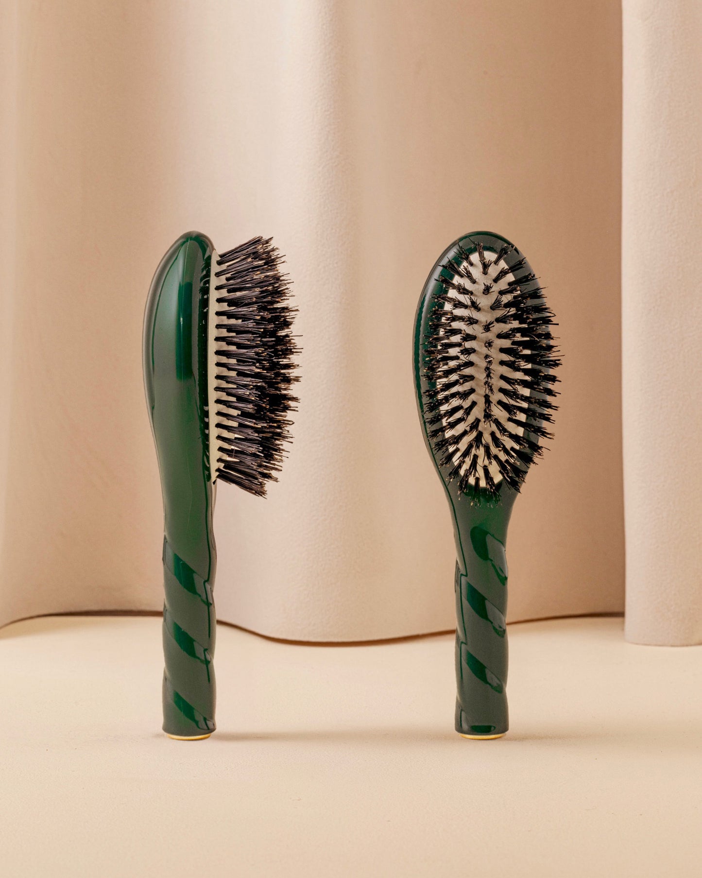 N.01 La Petite Brosse Brillance & Soin l’Universelle Vert Emeraude