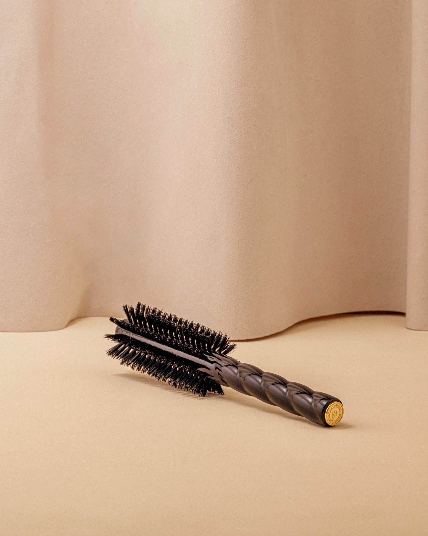 Black Edition N.05 The Round HairBrush Volume & Style