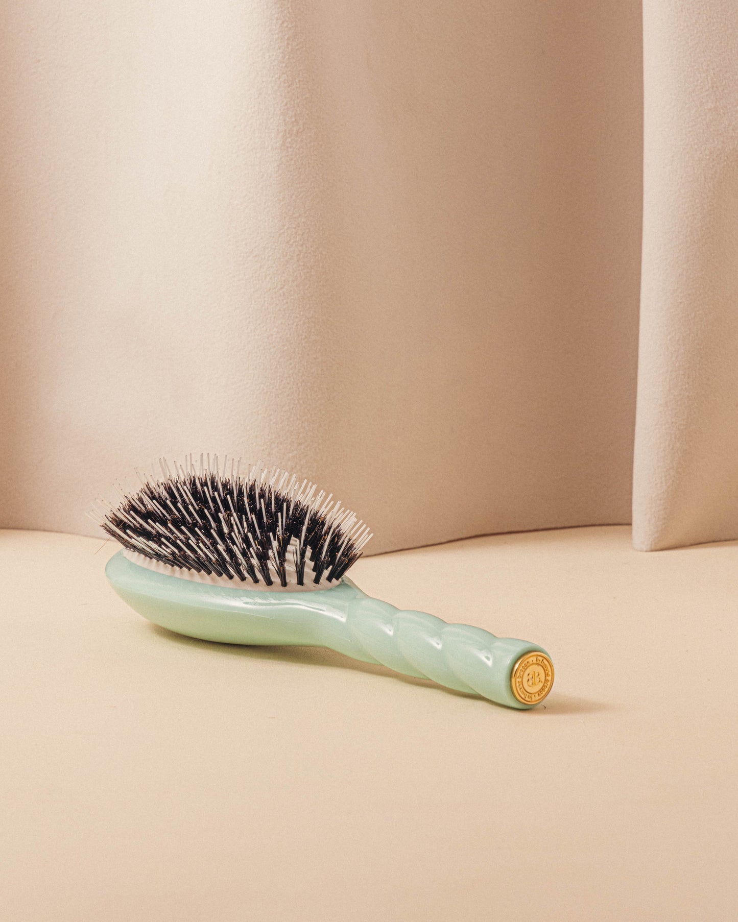 Limited Edition Lagoon Blue N.02 The Care & Detangling Hairbrush The Essential 