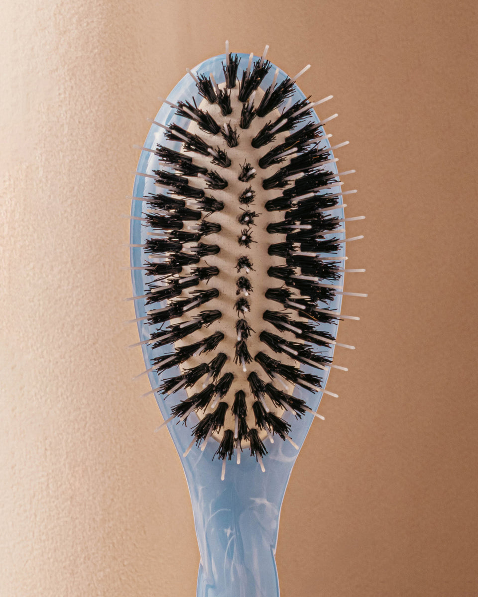 Roseanna x La Bonne Brosse N.02 La Piccola Spazzola Districante e Trattante L’Indispensabile Tie & Dye Blu