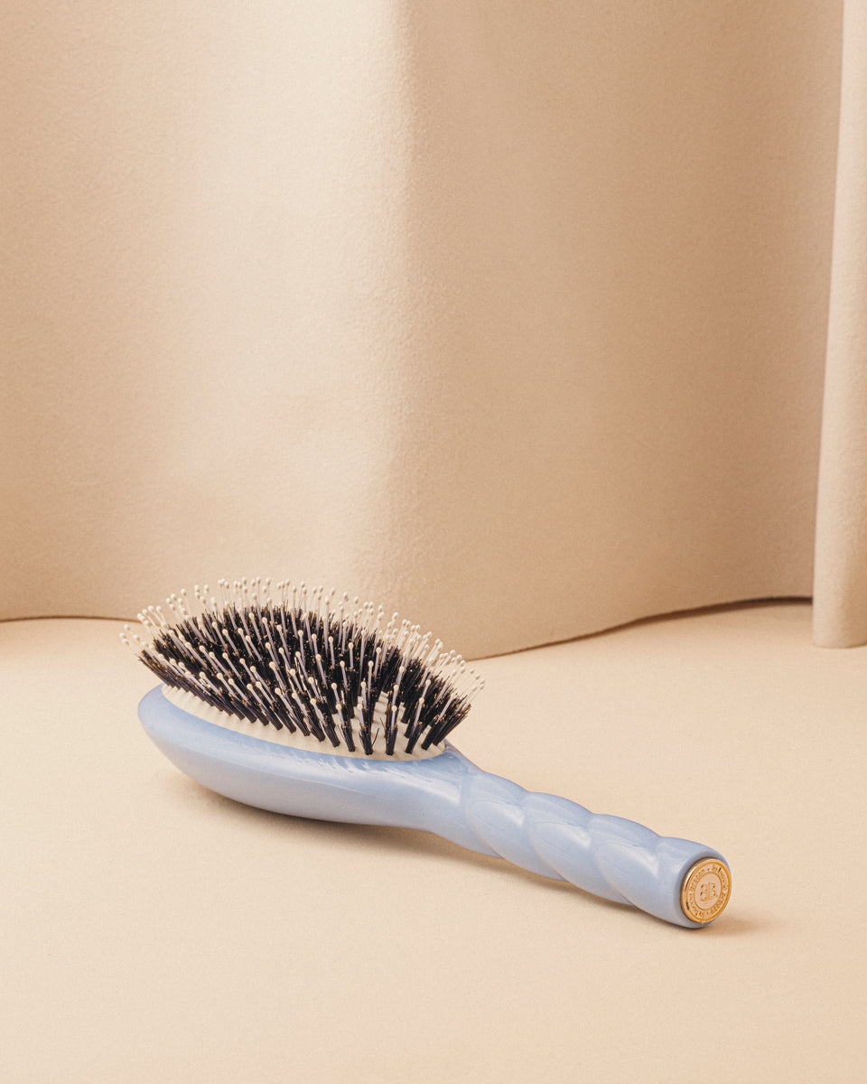N.03 La Brosse Cuir Chevelu Sensible l'Indispensable Douceur Bleu Ciel