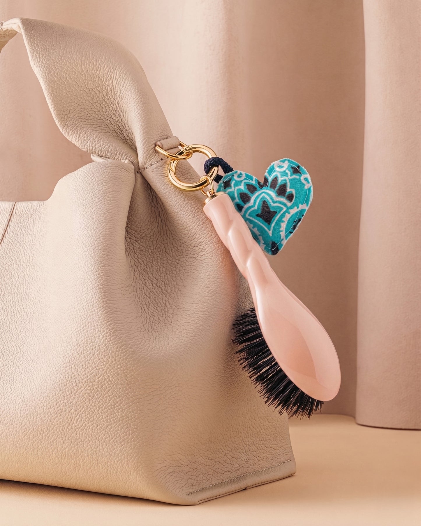 Call It By Your Name x La Bonne Brosse Duo: Micro Brush N.01 Powder Pink and its Charm