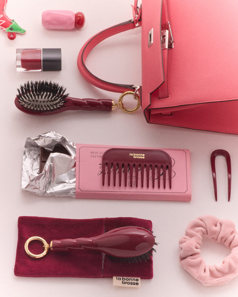 N.02 La Micro Brosse Démêlante & Soin l'Indispensable Rouge Cerise - Image 2