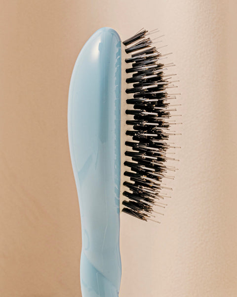 N.02 The Small Care & Detangling Hair Brush THE ESSENTIAL Light Blue - Image 3