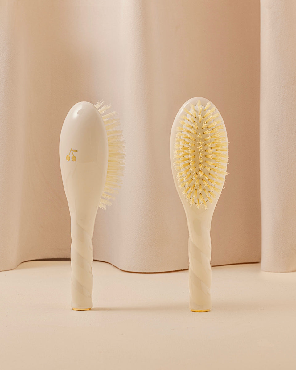 Bonpoint x La Bonne Brosse N.06 Baby Brush Creamy White and its gift pouch