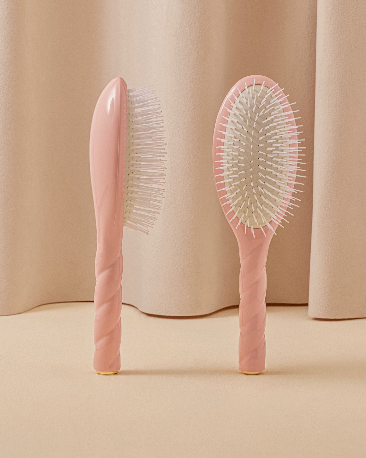 Duo: La Bonne Brosse and Its Powder Pink Pouch