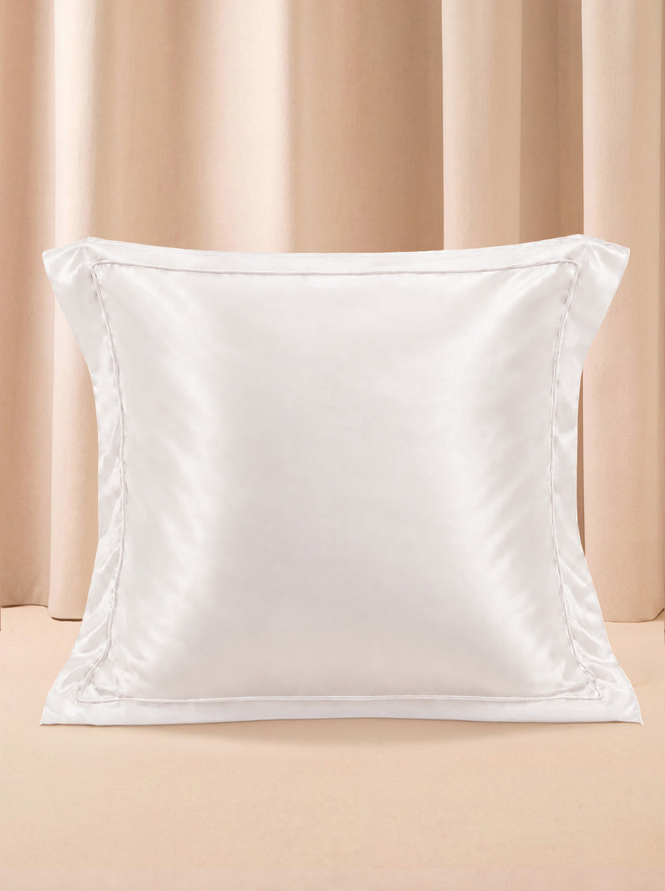 La Taie d'Oreiller en Soie Blanc Crème
