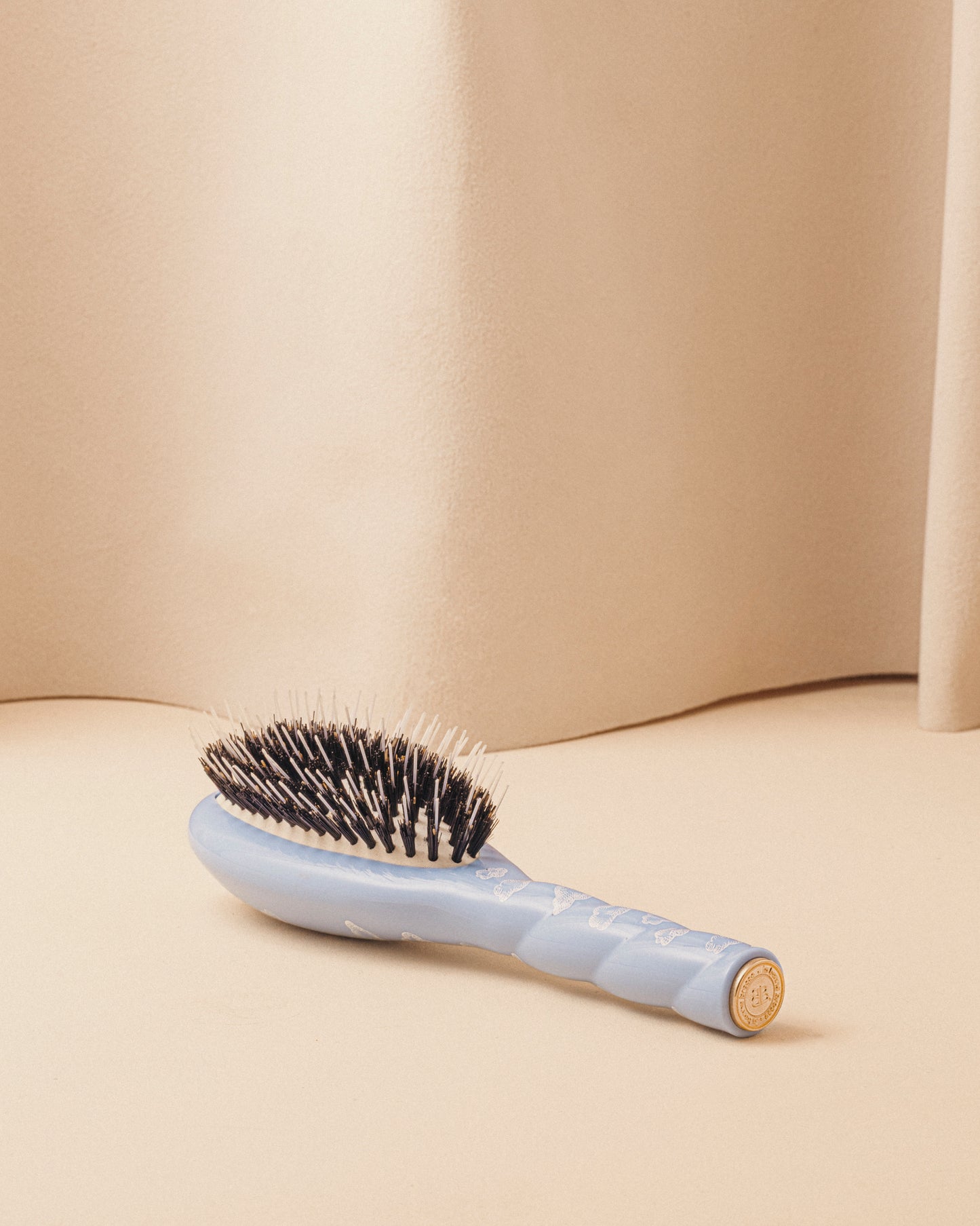 Limited Edition N.02 The Small Care & Detangling The Essential Hairbrush Cloud