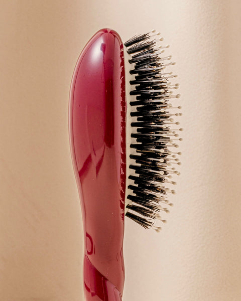 N.03 The Small Gentle Scalp Care Hair Brush THE ESSENTIAL SOFTNESS Cherry Red  - Image 3