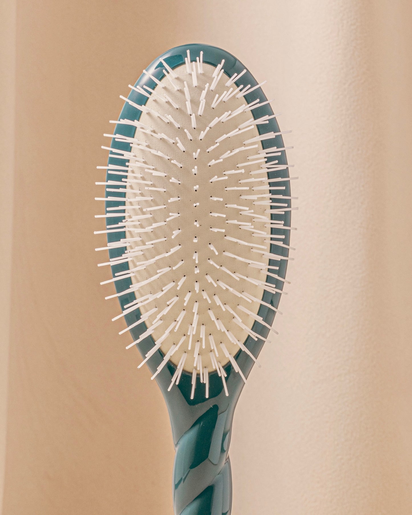N.07 The Stimulating & Detangling Hair Brush THE INTENSE Ink Blue
