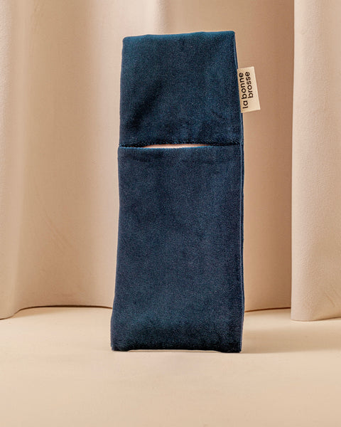 'N.05 Hair Brush’ Round Pouch Blueberry - Image 1