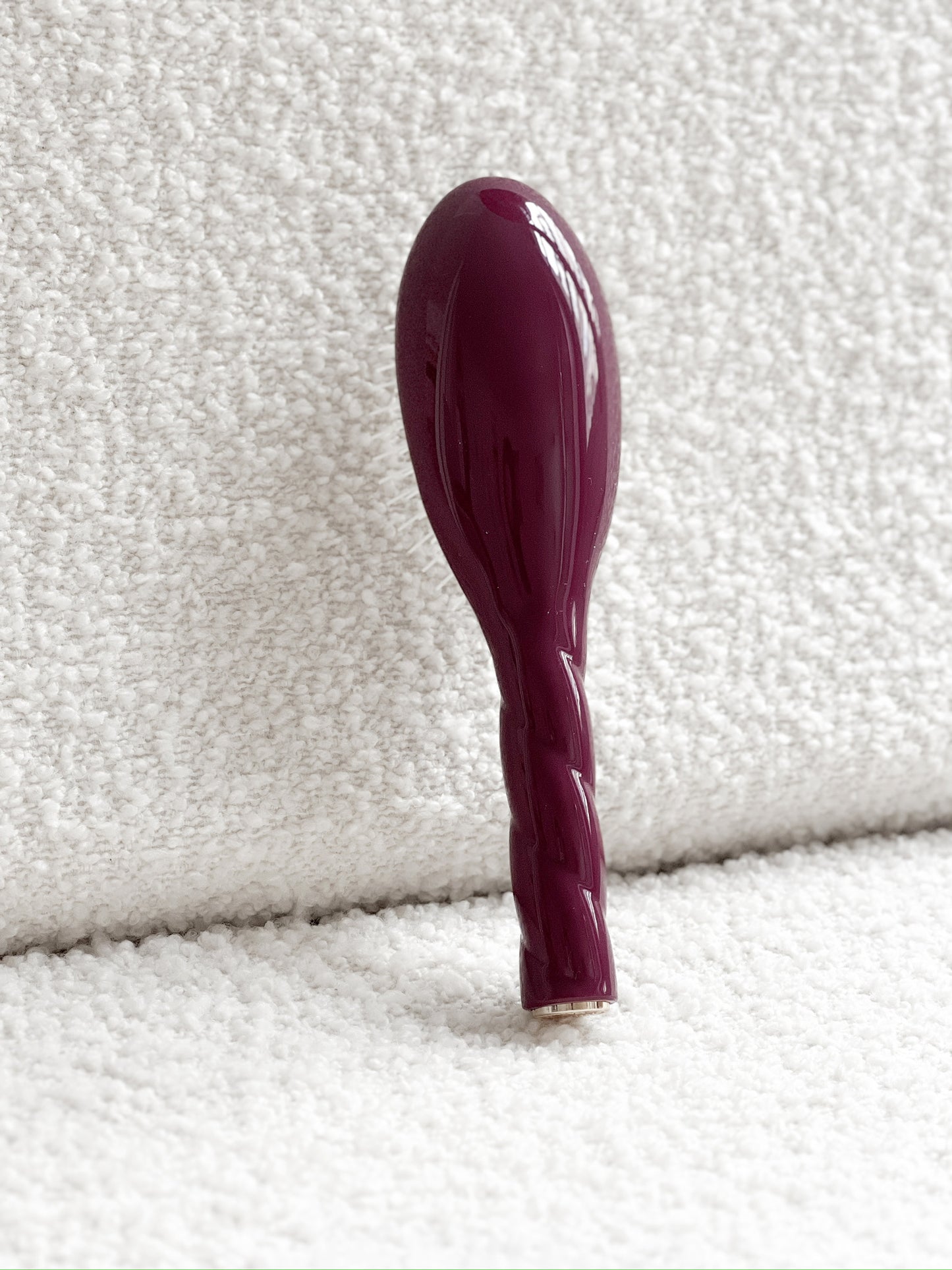 N.07 The Small Stimulating & Detangling Hair Brush THE INTENSE Cherry Red