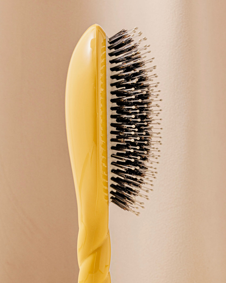 N.03 The Gentle Scalp Care Hair Brush The Essential Softness Saffron Yellow