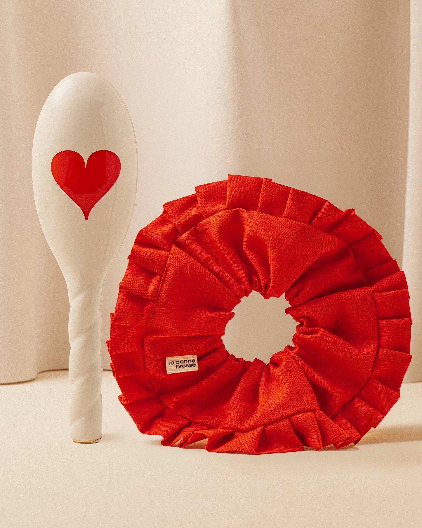 Duo: La Bonne Brosse und ihr großer Scrunchie Haargummi Limitierte Edition Königin der Herzen