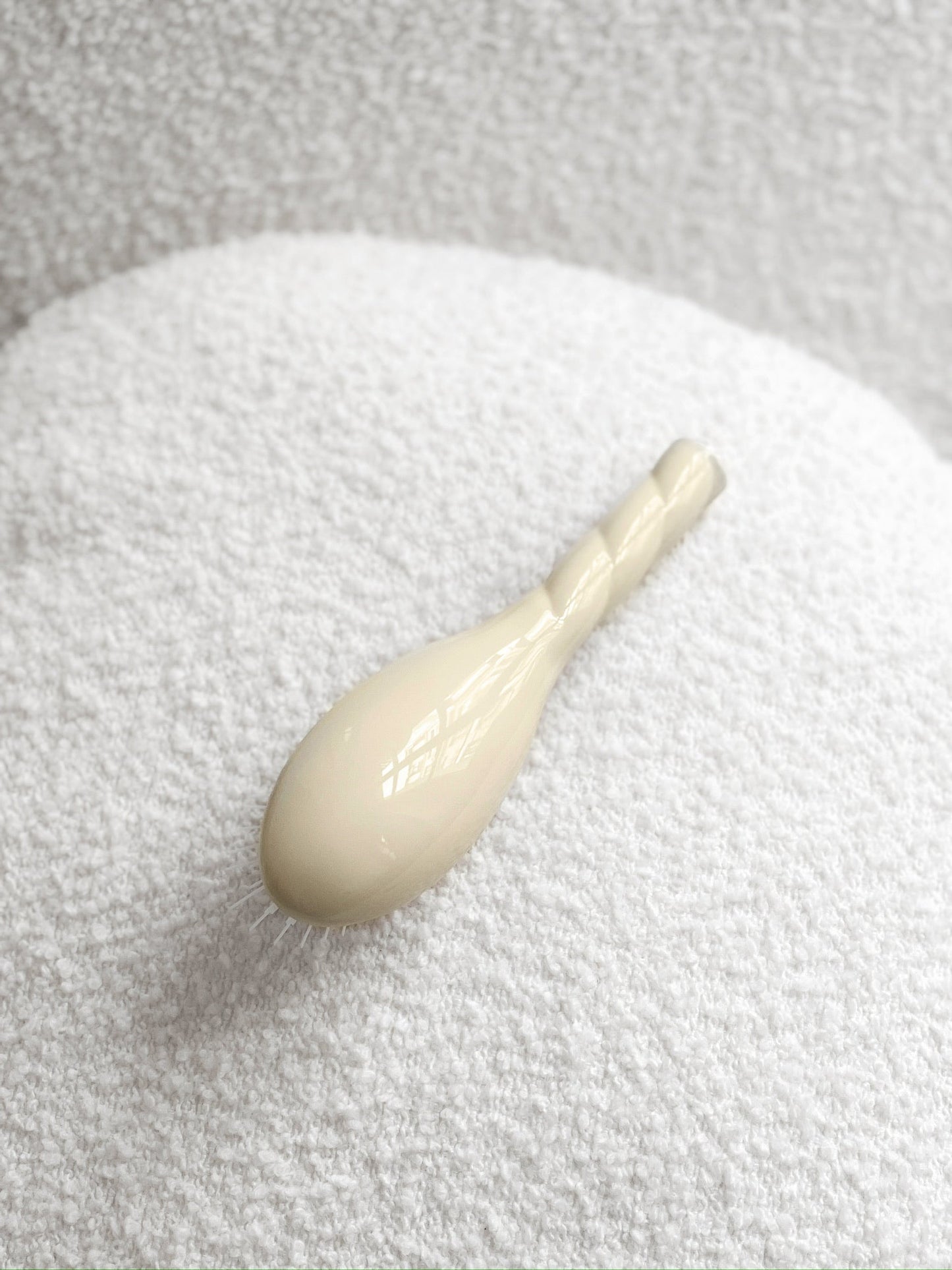 N.07 The Small Stimulating & Detangling Hair Brush THE INTENSE Creamy White