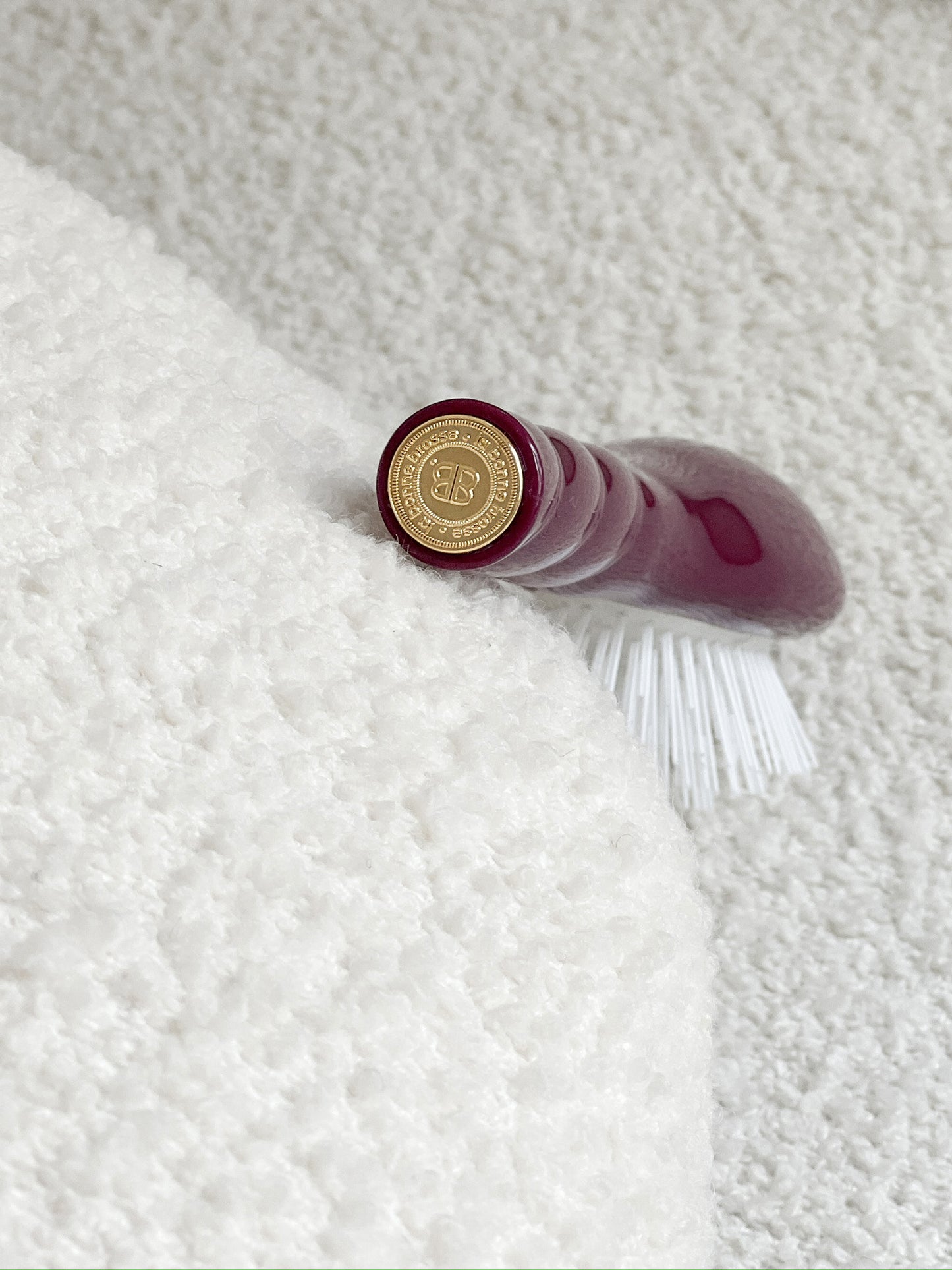 N.07 The Small Stimulating & Detangling Hair Brush THE INTENSE Cherry Red