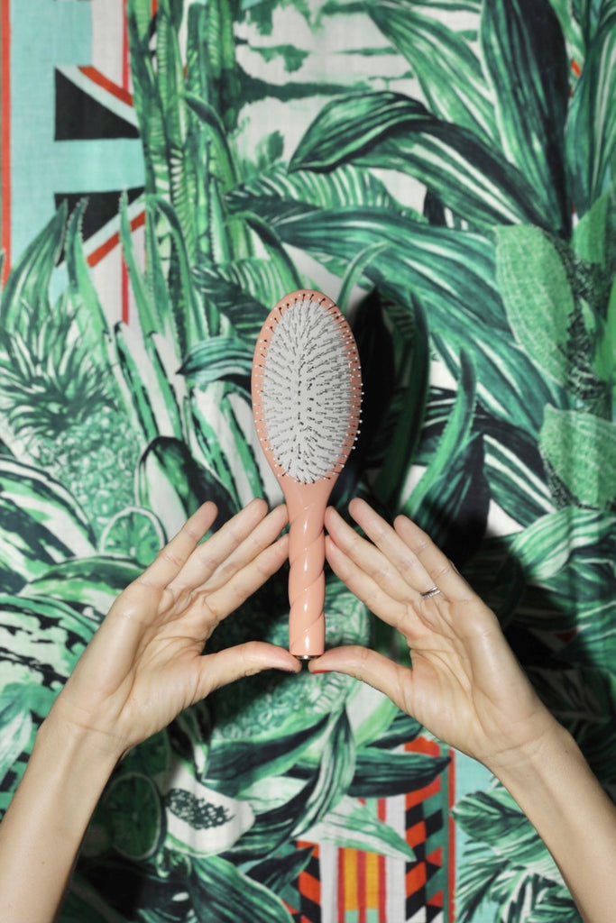 Brossage des cheveux et yoga