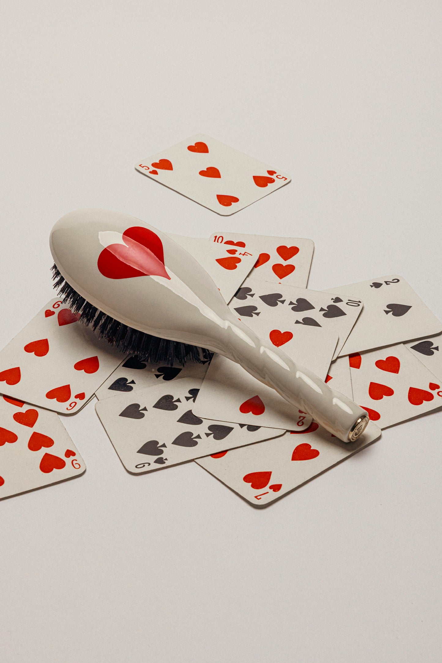 Limited Edition Queen of Hearts N.03 The Sensitive Scalp Brush The Essential Softness