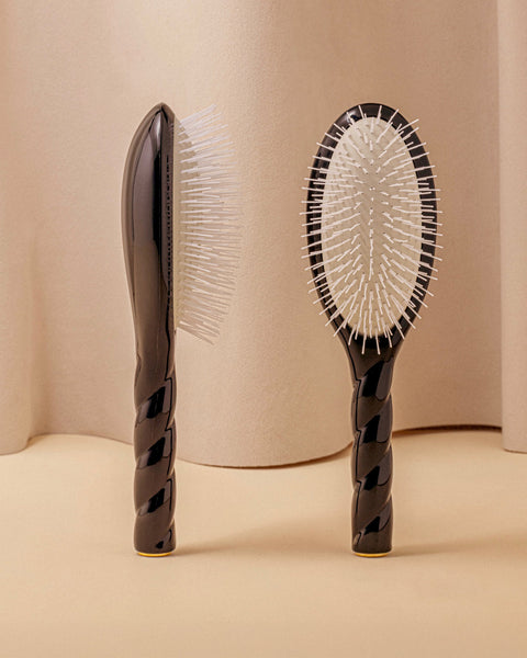 Black Edition N.07 El Cepillo Desenredante y Estimulante El Intenso - Image 1