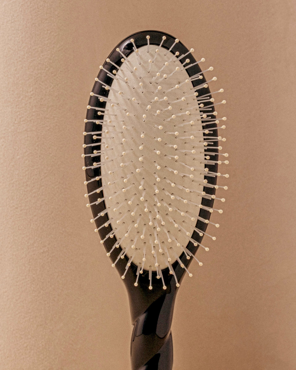 Trío: La Bonne Brosse, su Peine y su Funda Edición Negra