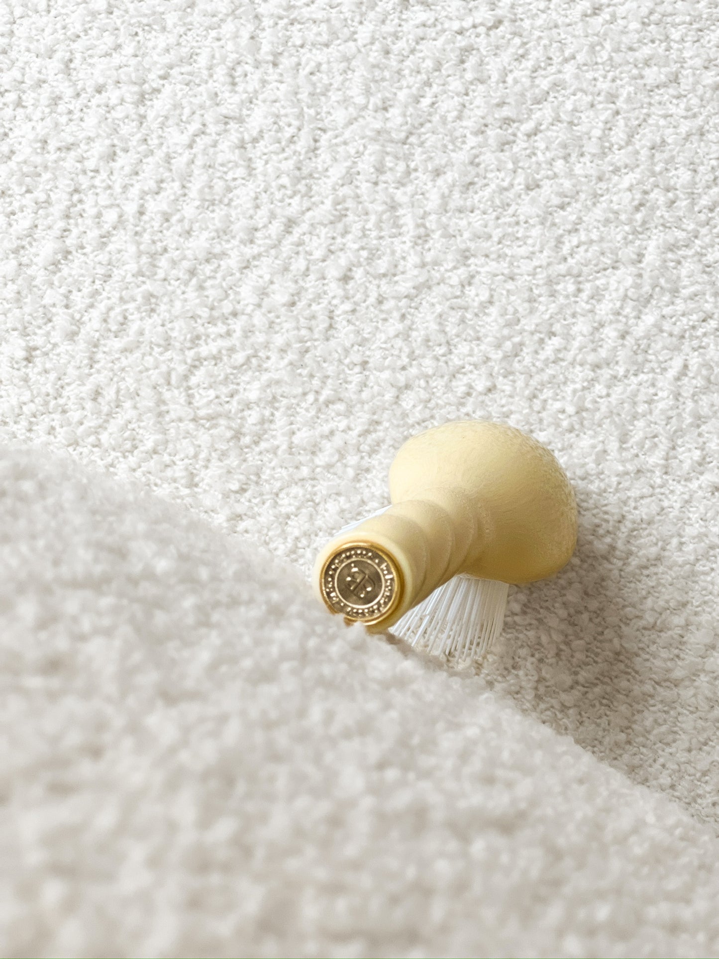 N.07 La Petite Brosse Démêlante & Stimulante l'Intense Ivoire Cair