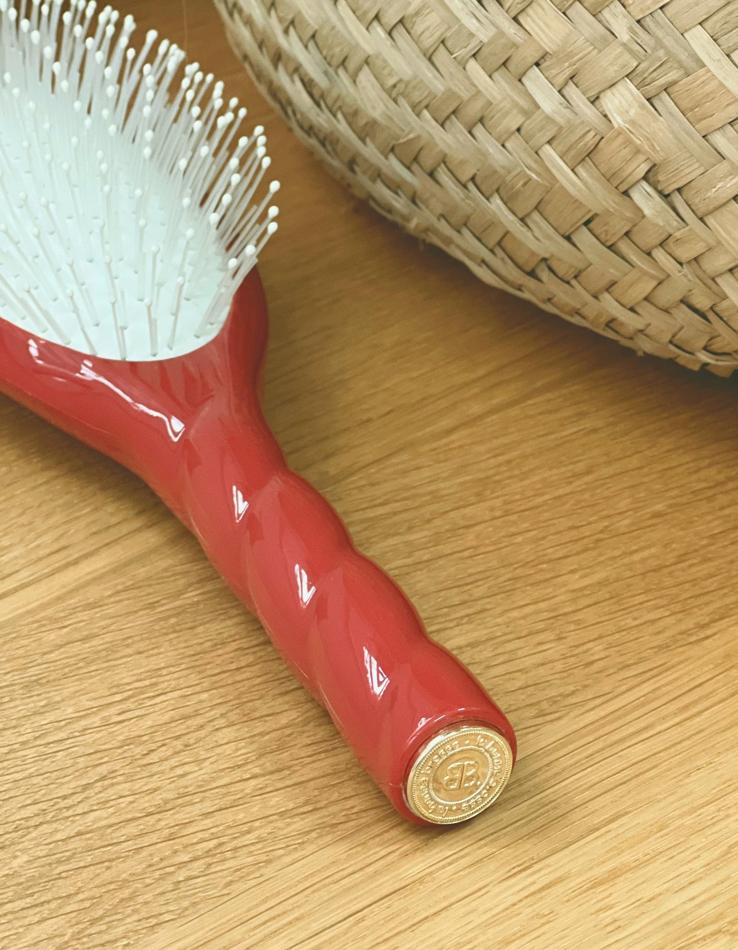 N.04 The Massaging Detangling Hair Brush THE MIRACLE Clay Court
