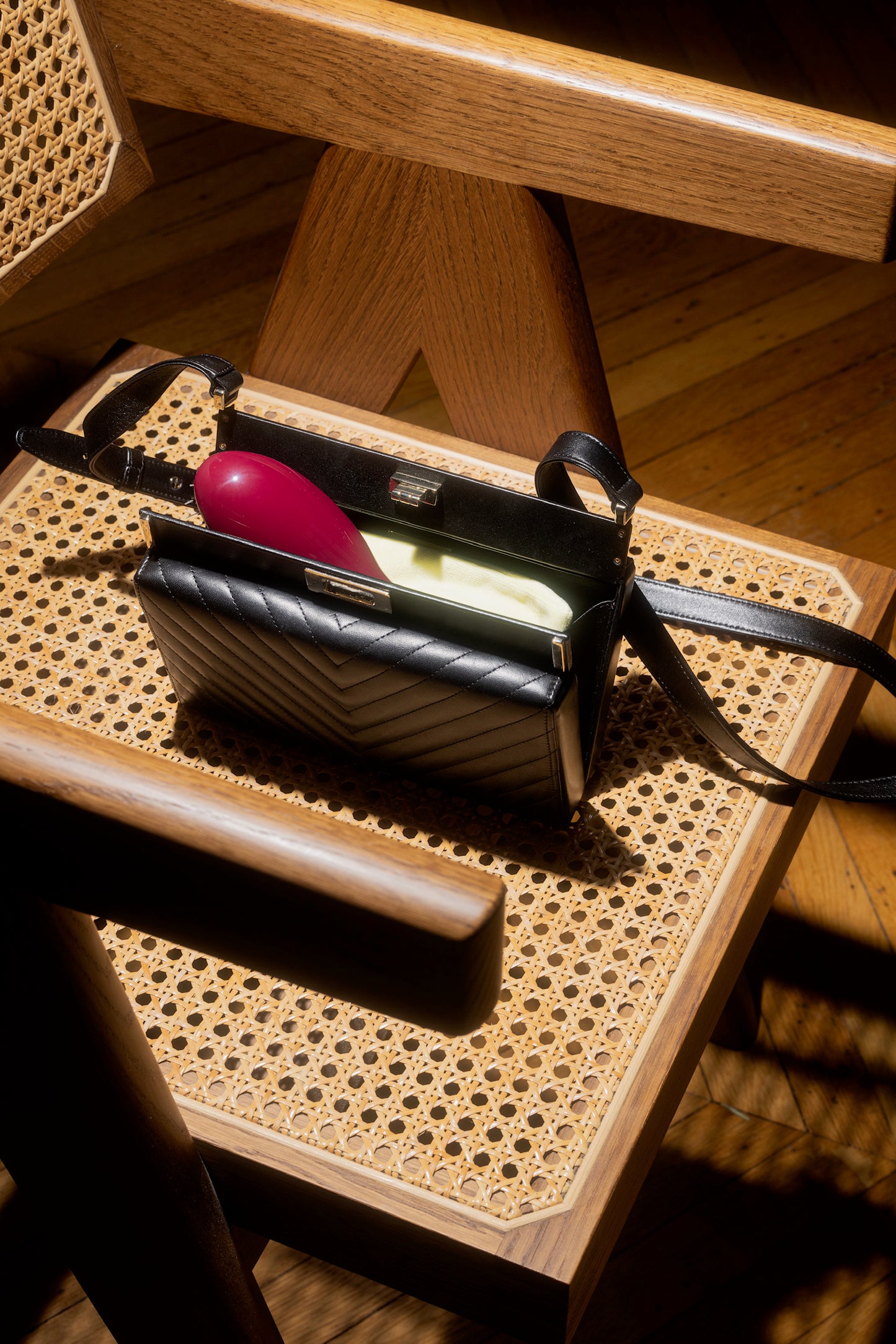 N.07 The Small Stimulating & Detangling Hair Brush THE INTENSE Cherry Red