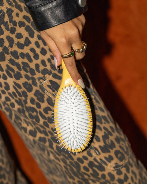 N.07 The Stimulating & Detangling Hair Brush THE INTENSE Saffron Yellow - Image 2