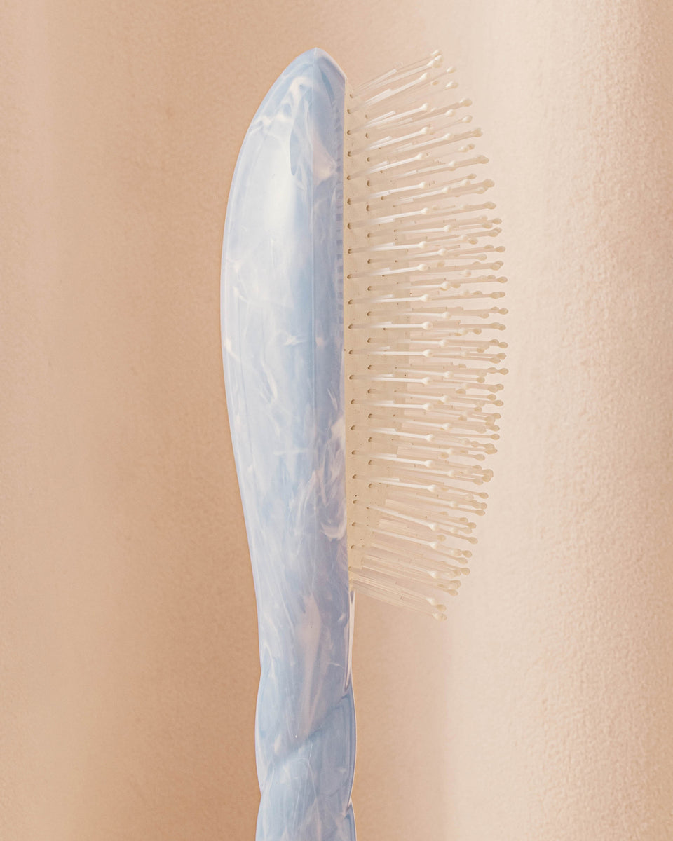 Roseanna x La Bonne Brosse N.04 El Cepillo Desenredante y Masajeador La Miracle Tie & Dye Azul