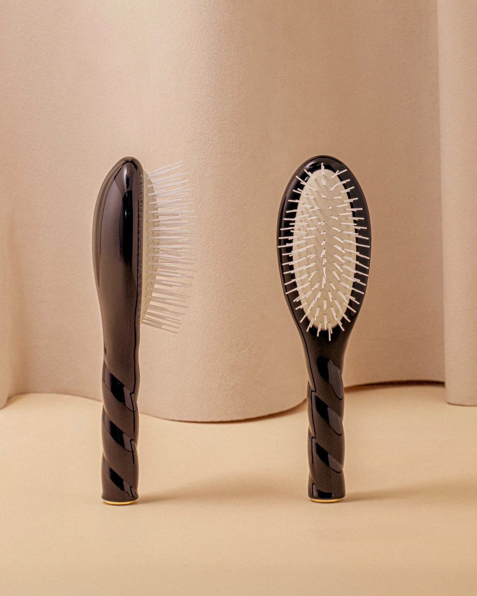 Black Édition N.07 El Pequeño Cepillo Desenredante y Estimulante El Intenso